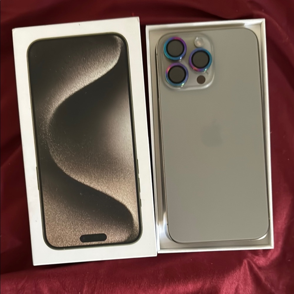 Apple Silver iPhone Protective Case with Wireless Charging